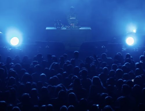30 is the age people stop standing at gigs, new study claims (Mixmag)